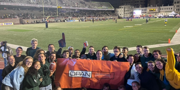 Étudiant.e.s en génie civil EPFL lors d’un match de football américain au stade universitaire de la ville de Montréal (McGill Montréal)
